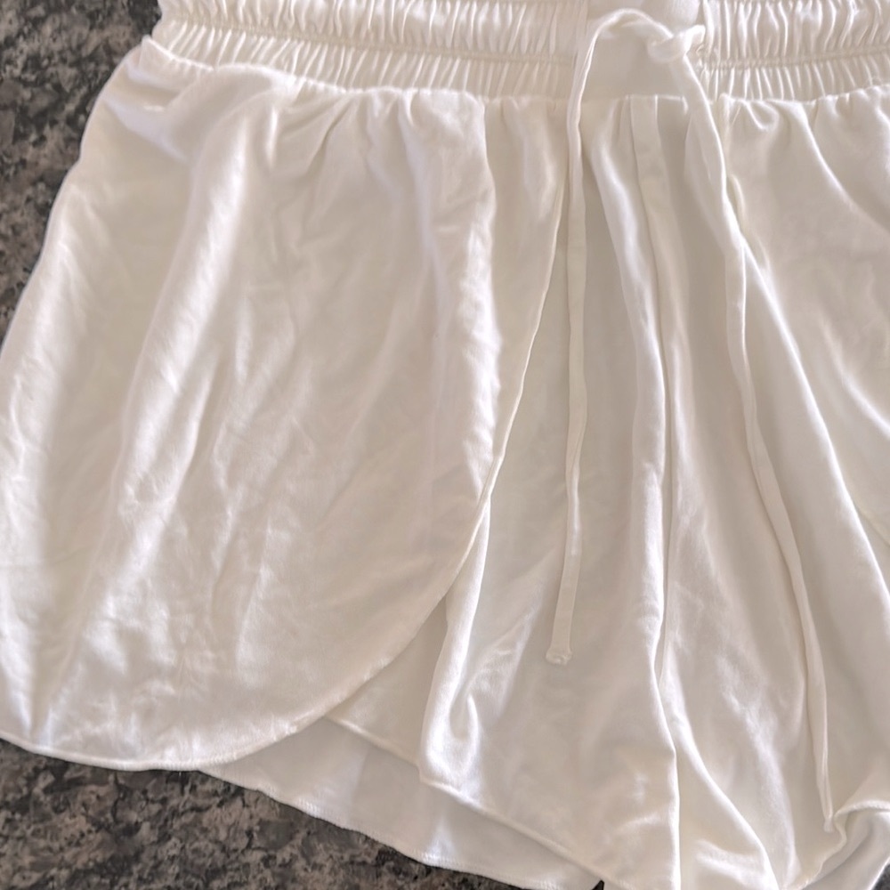 Halara off White elastic Shorts NWT M - Picture 5 of 11